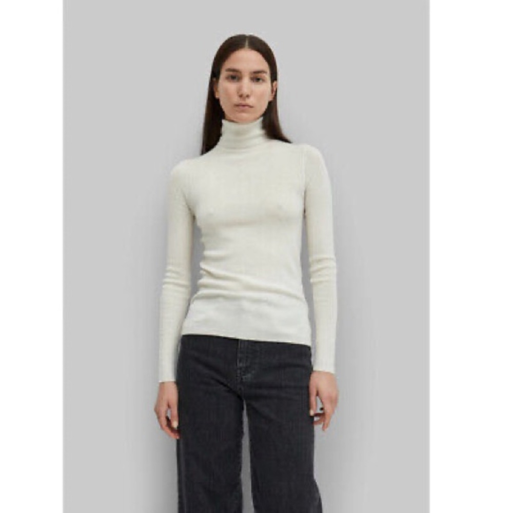 TOTEME IVORY CREAM TURTLENECK SWEATER NWOT